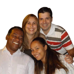 MARKETING DE CONTEÚDO - SEO - Gil Shekináh é casado, com Solange Bernardo, com quem tem dois filhos, Rodrigo e Carol.